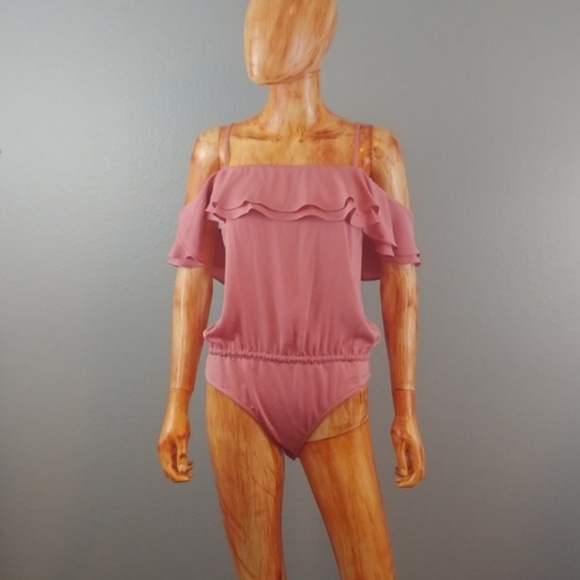 L'ACADEMIE | salmon off shoulder ruffle bodysuit - Picture 4 of 8